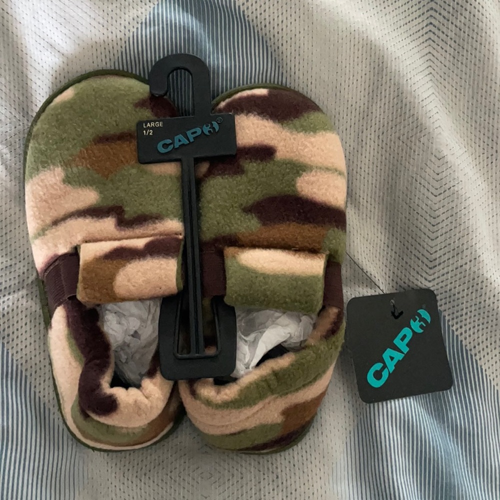 Cap 3 Boys Camouflage Soft Slippers Size 1/2